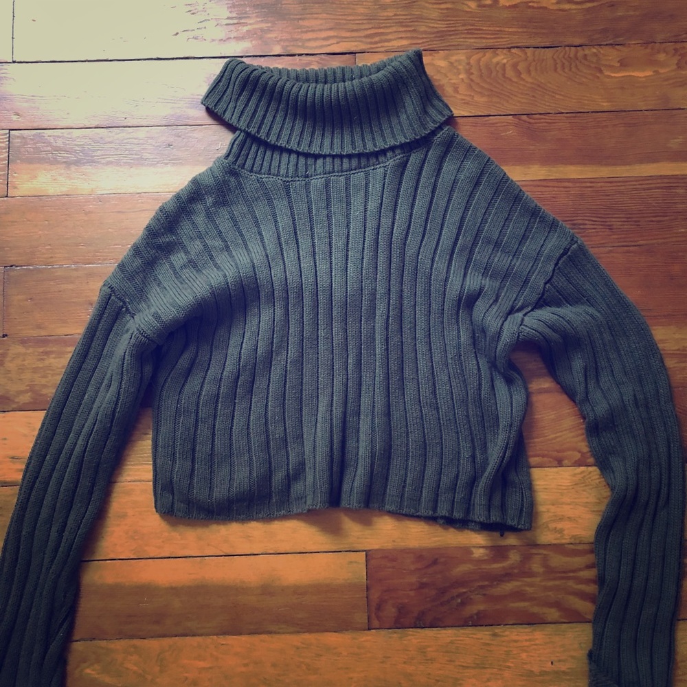 Warm turtleneck cropped sweater